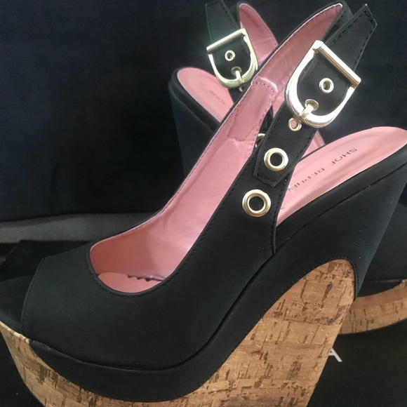 Shoe Republic Wedges  Black  size 7 never worn - Picture 2 of 4